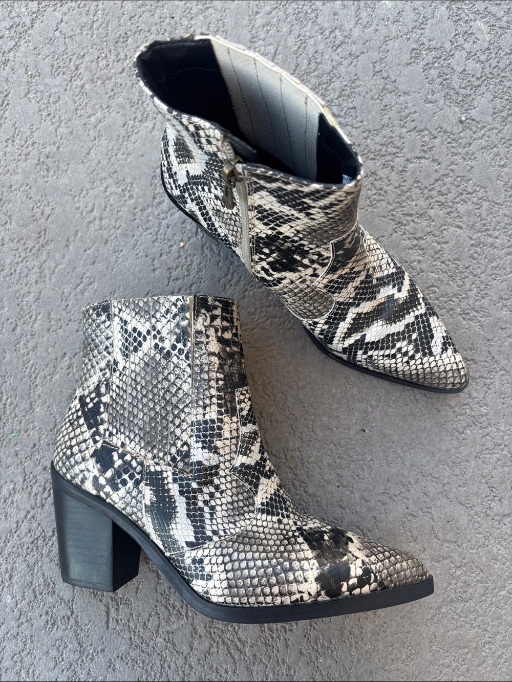 Blondo Elvina Waterproof Snake Skin Print Ankle Booties Block Heel Size 8.5